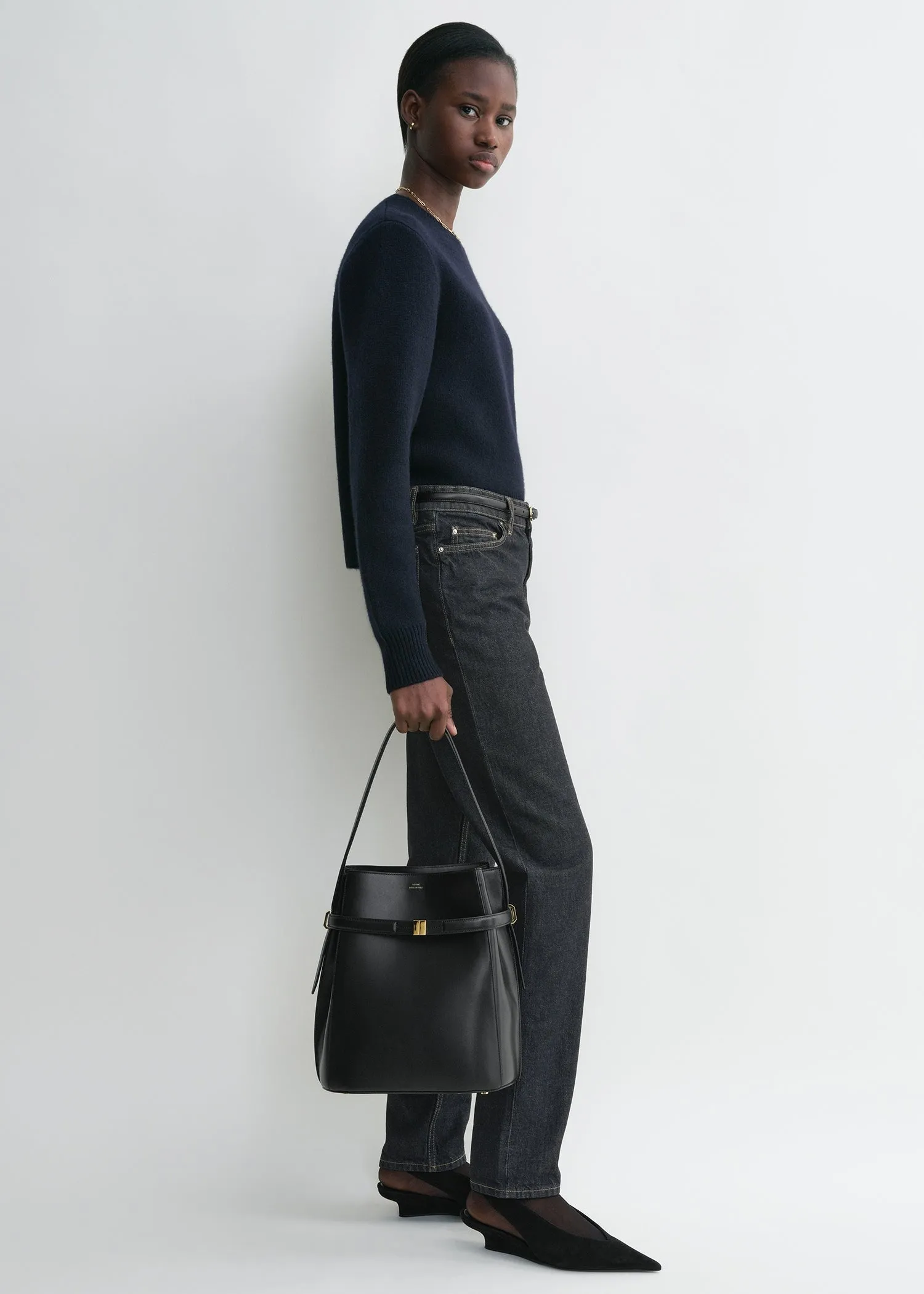 Belted leather bucket bag black