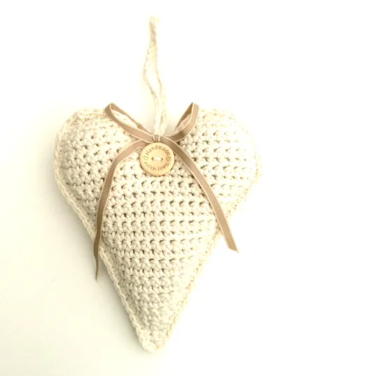 COTTON POD Crochet Kit ~ Classic Heart ~ Small