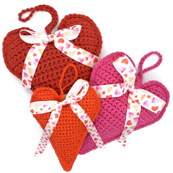 COTTON POD Crochet Kit ~ Classic Heart ~ Small